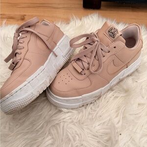 Nike Women's Air Force 1 low pixel